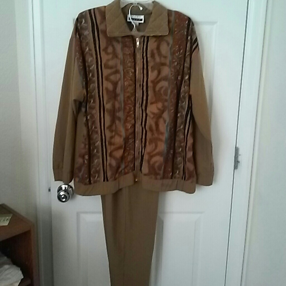 SPORT SAVVY Light weight jacket with pants Medium